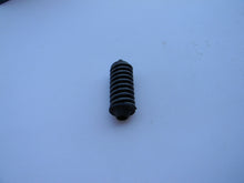 TLB20502 MOUNT SPRING : JONSERED 2063, 2065, 2071, 2163, 2165, 2166, 2171, 2172 / HUSQVARNA 362, 365, 371, 372, 570, 575, 576  OEM = 503-637502, 503-637503