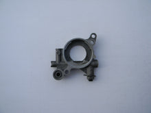 TLHU0218 OIL PUMP ASSEMBLY  Jonsered 2063, 2065, 2071, 2163, 2165, 2166, 2171, 2172, 2186, 2188 Husqvarna 362, 365, 371, 372, 385, 390, 570, 575, 576 OEM: 503-521303, 304, 305